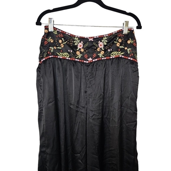 Free People Ensemble Petra Black Satin Pant Crop Top Set Embroidered Size 8 - Picture 13 of 13